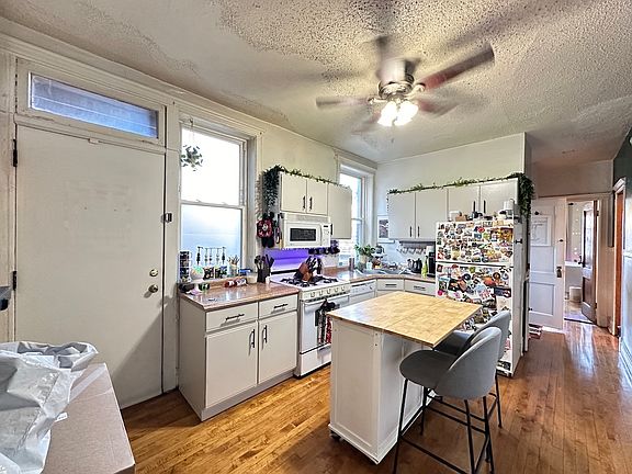 2nd image of 1148 W Waveland Ave #3