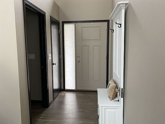 4th image of 625 Doe Ave