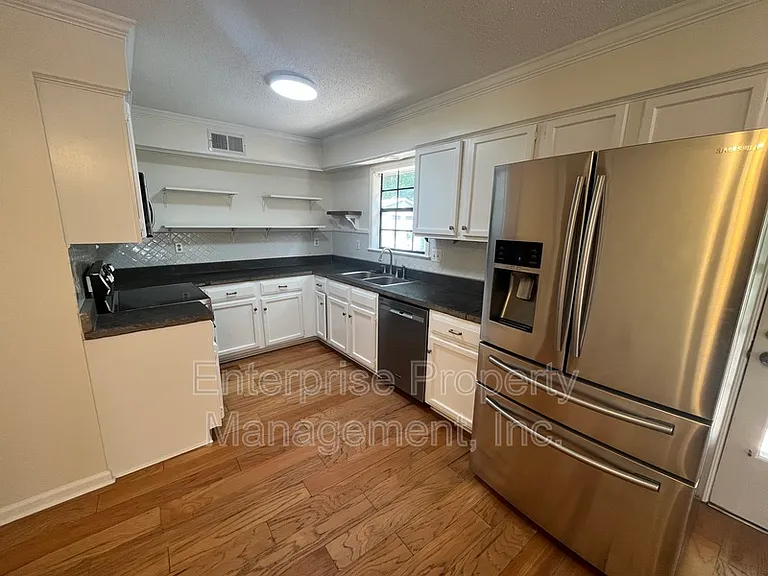 9161 Gainsborough Dr — Photo 9