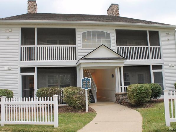 2664 S Knightsbridge Cir