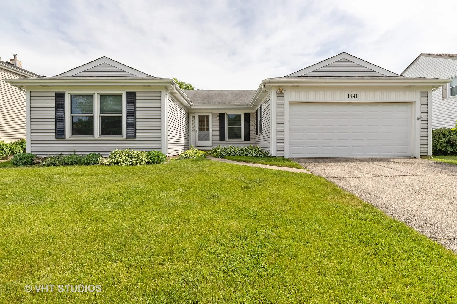 1441 Oxford Dr photo 1