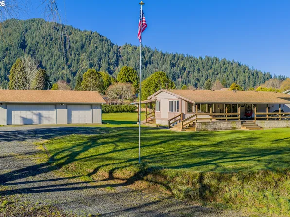 173 E Date St, Powers, OR 97466