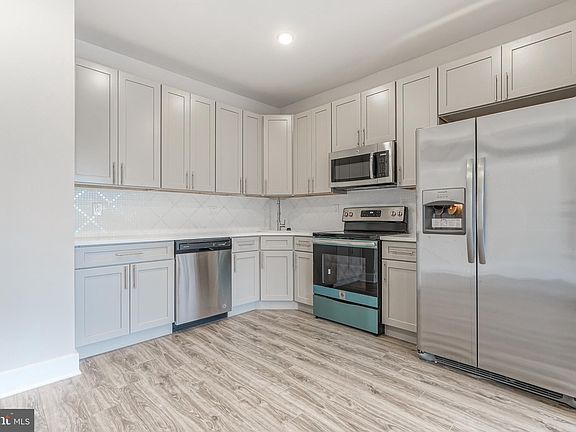 5th image of 2162-64 E Norris St #203