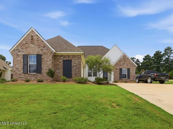 201 Herons Bay Cir, Madison, MS 39110