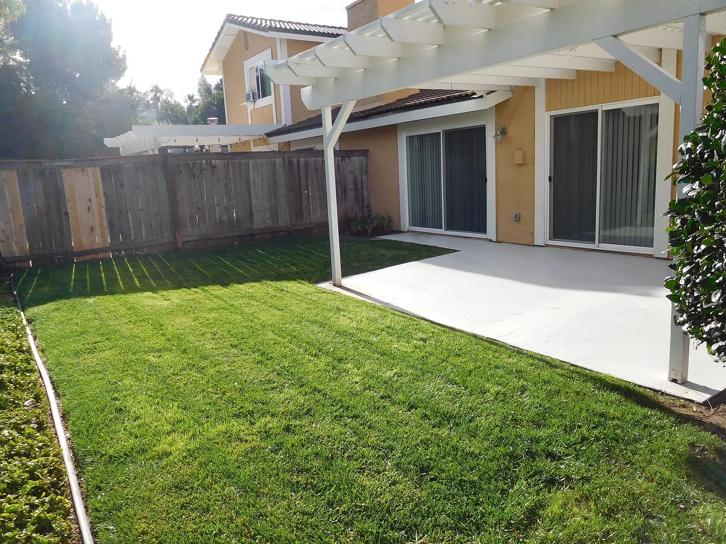 Spacious, 3BD/2.5BA Duplex with Large Fenced Yard: Close to Schools, Golf, Town! — Photo 3