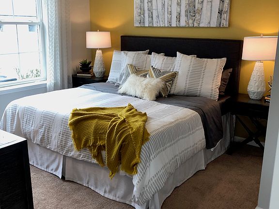 5th image of 1065 Manhattan Blvd APT 1401