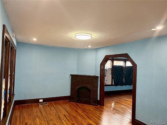 3rd image of 484 Dartmouth Ave