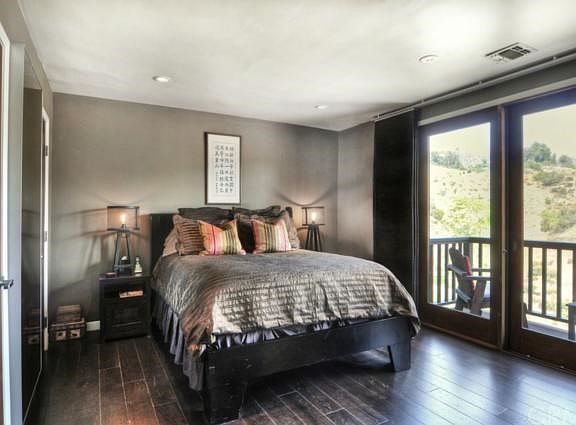 4th image of 2821 Lambert Dr