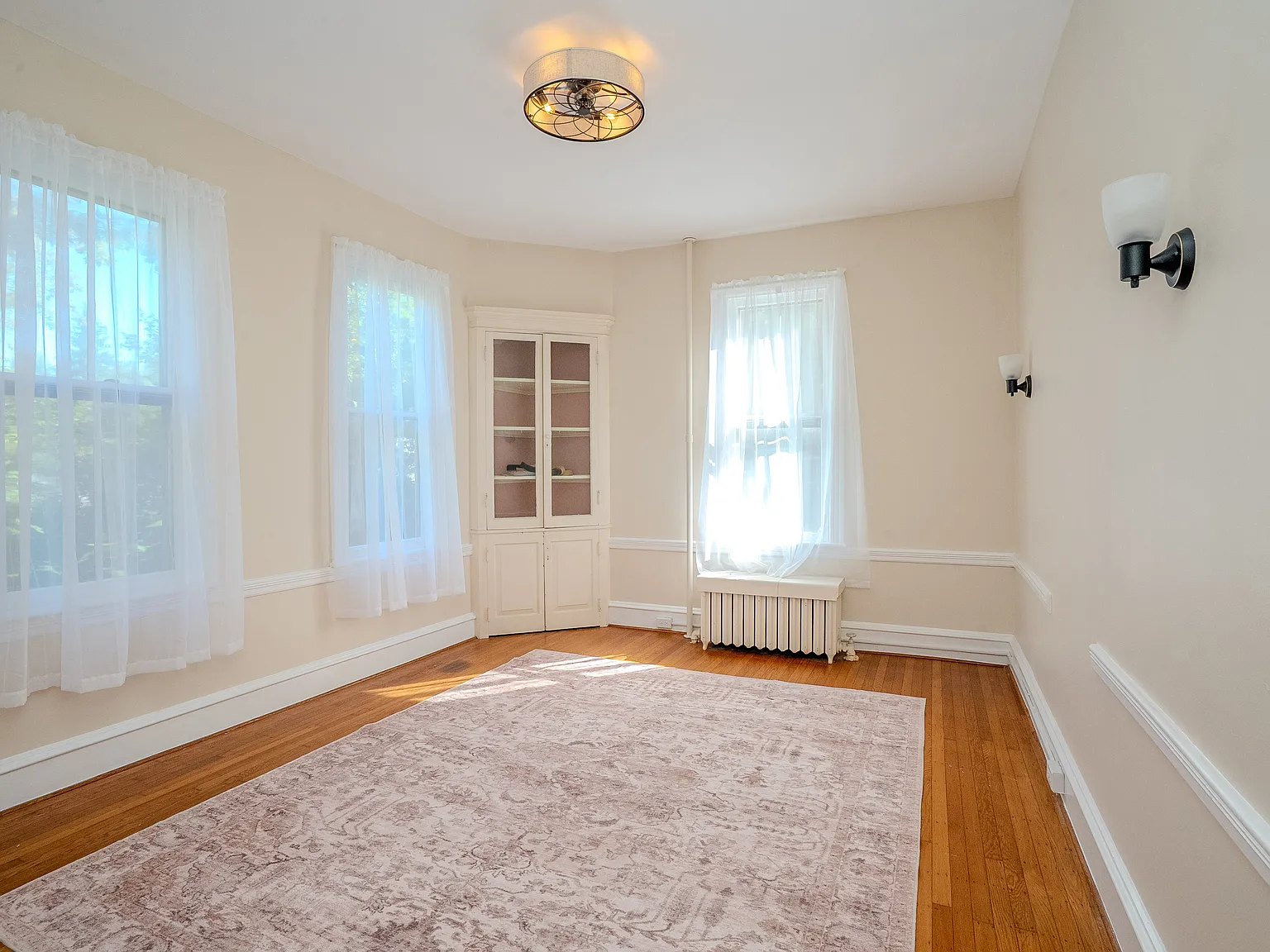 4 bed, 2289 sqft, $3,650 — Photo 4