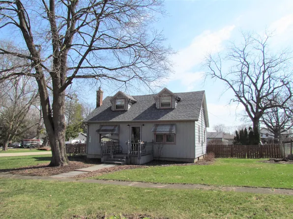 202 S Seward St, Winnebago, IL 61088