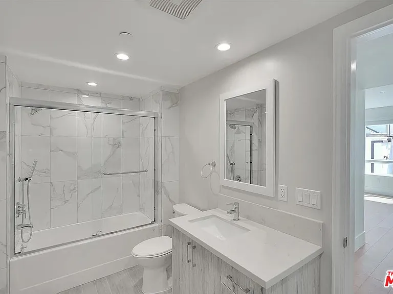 14419 Riverside Dr #306 — Photo 11