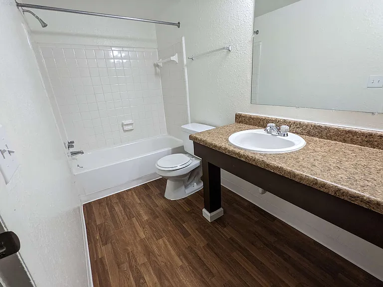 Windsor Place Apartments — Photo 49