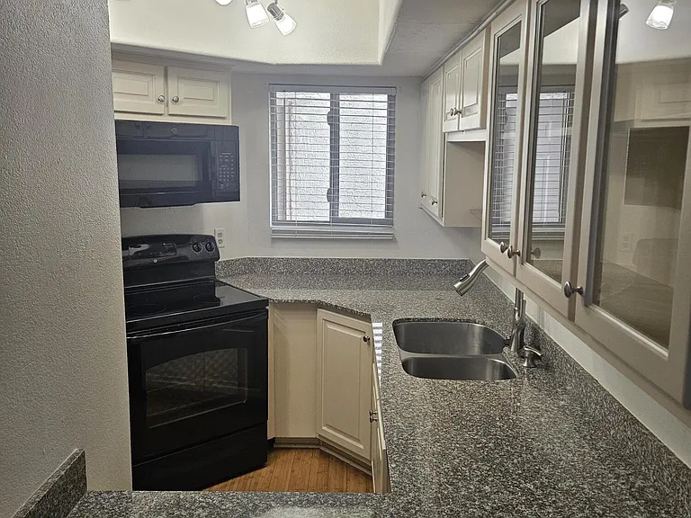 885 N Granite Reef Rd #76 — Photo 5
