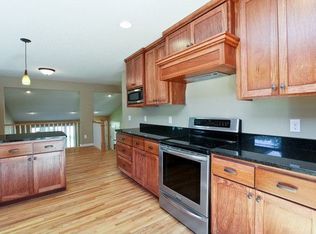 6523 Chamberlain Rd, Woodbury, MN 55125