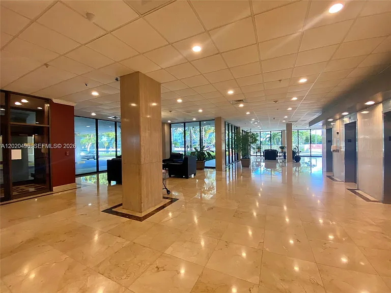 400 Kings Point Dr #811 — Photo 5