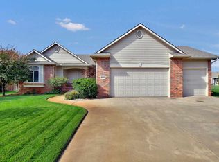 1015 N Old Trail Cir, Valley Center, KS 67147