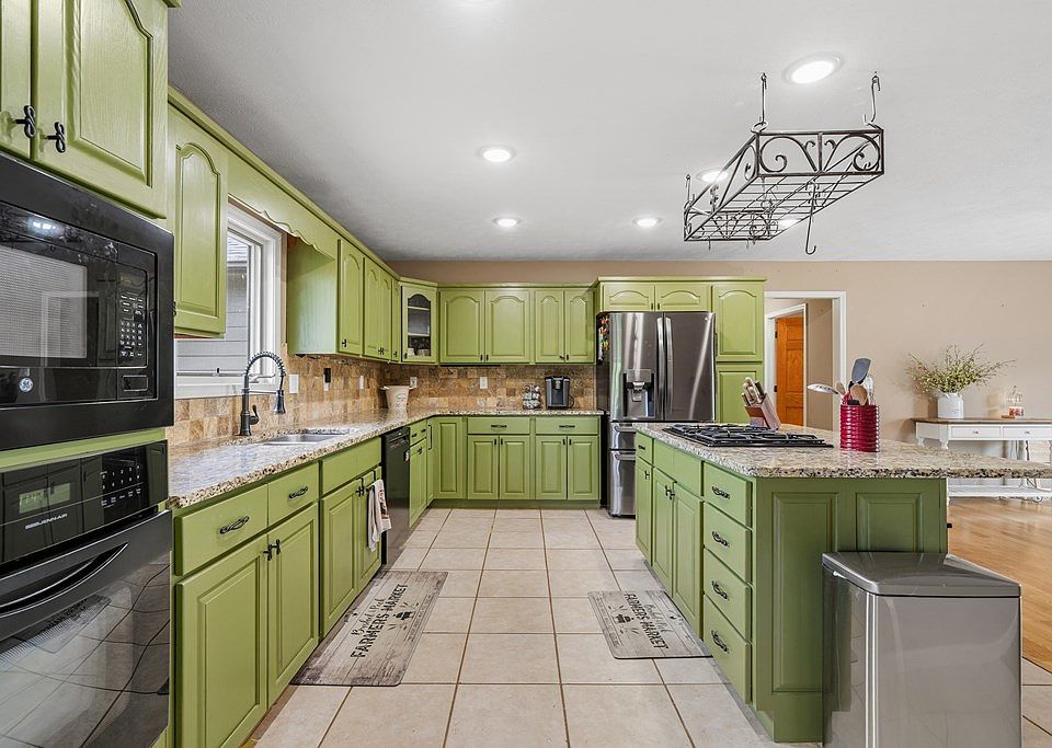 13th image of 6052 Morganton Rd
