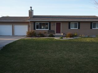 4070 Horseshoe Pl, Grand Island, NE 68803