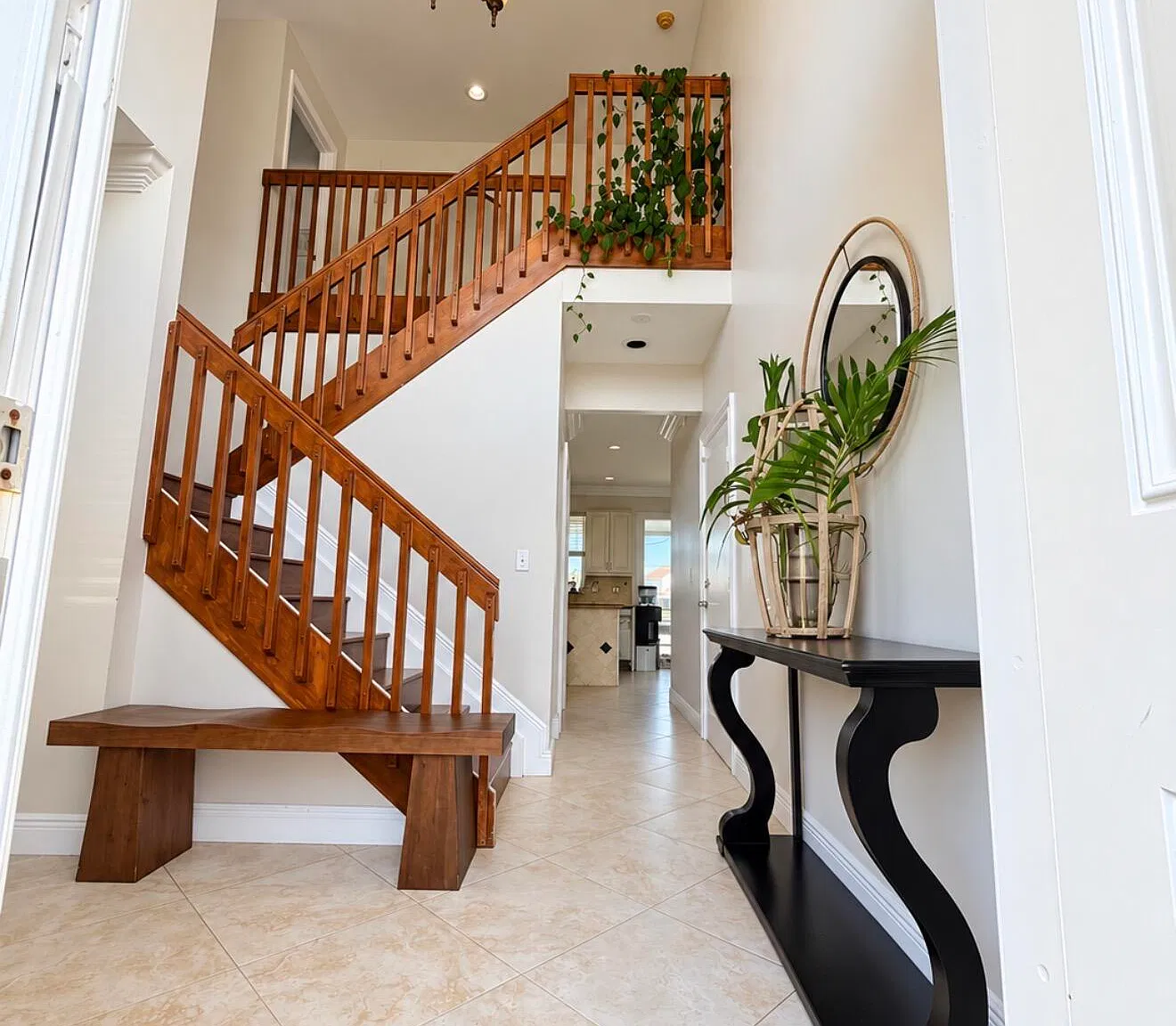 5 bed, 2.5 bath, 2202 sqft, $5,850 — Photo 3