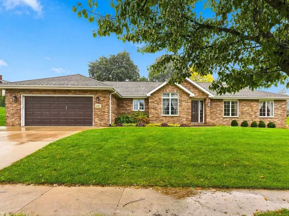 3187 Highland Park Dr, Dubuque, IA 52001