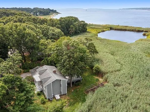 4 Buckingham St, Barrington, RI 02806