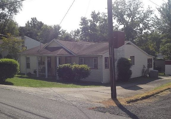 2nd image of 3967 Fairfax St