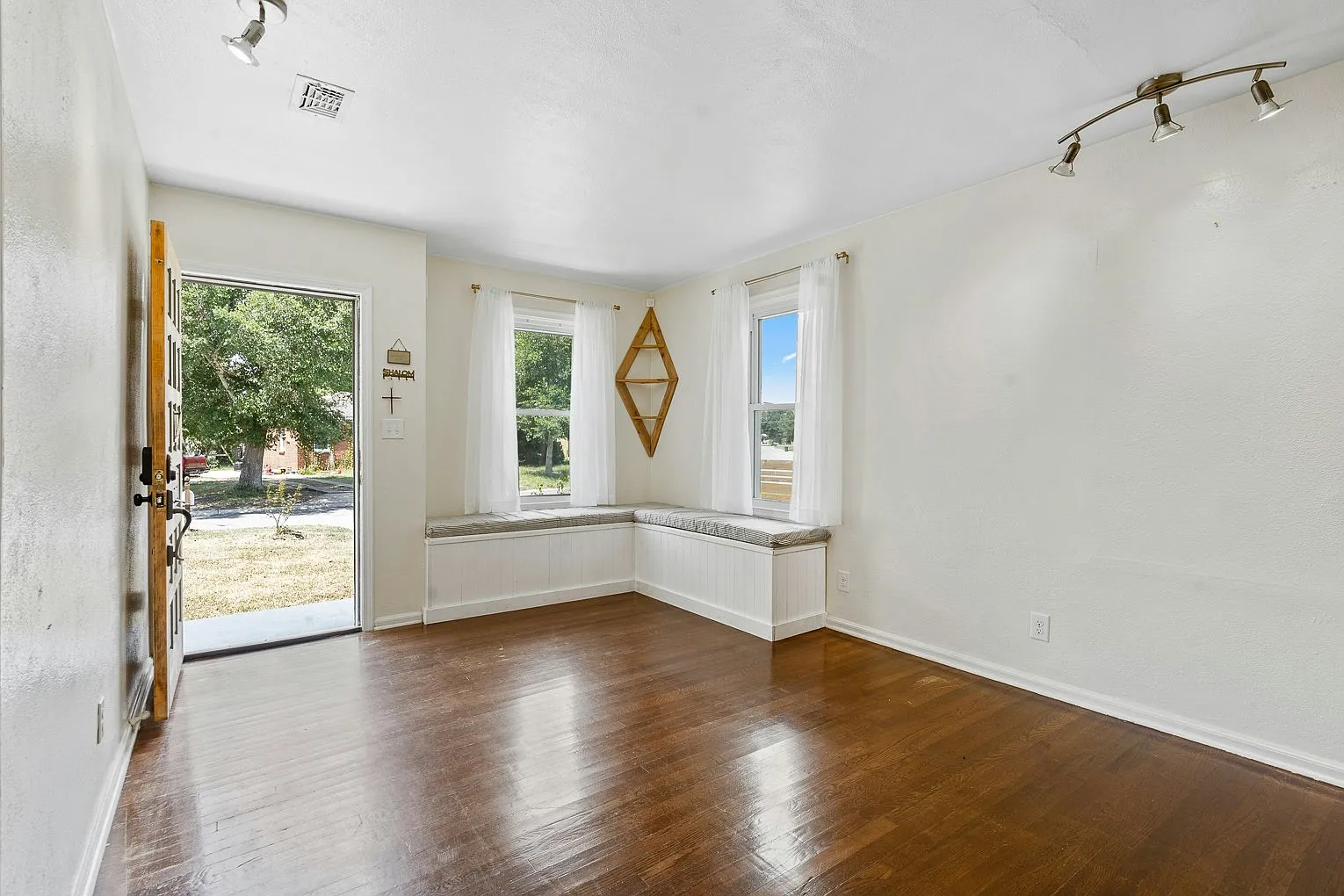212 Southeast Kalash Road — Photo 4