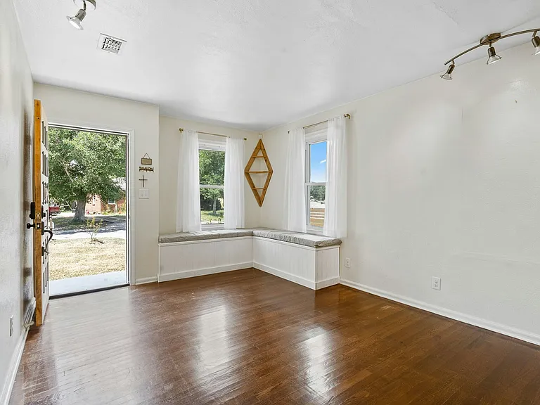 212 SE Kalash Rd — Photo 8