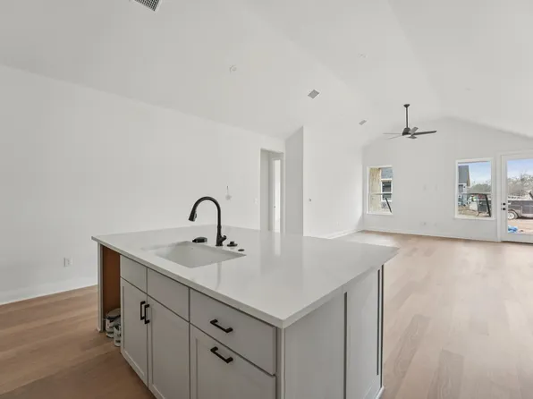 126 Comfort Dr, Buda, TX 78610