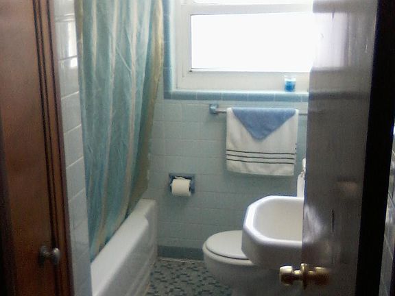 4th image of 2840 1/2 9th Ave N