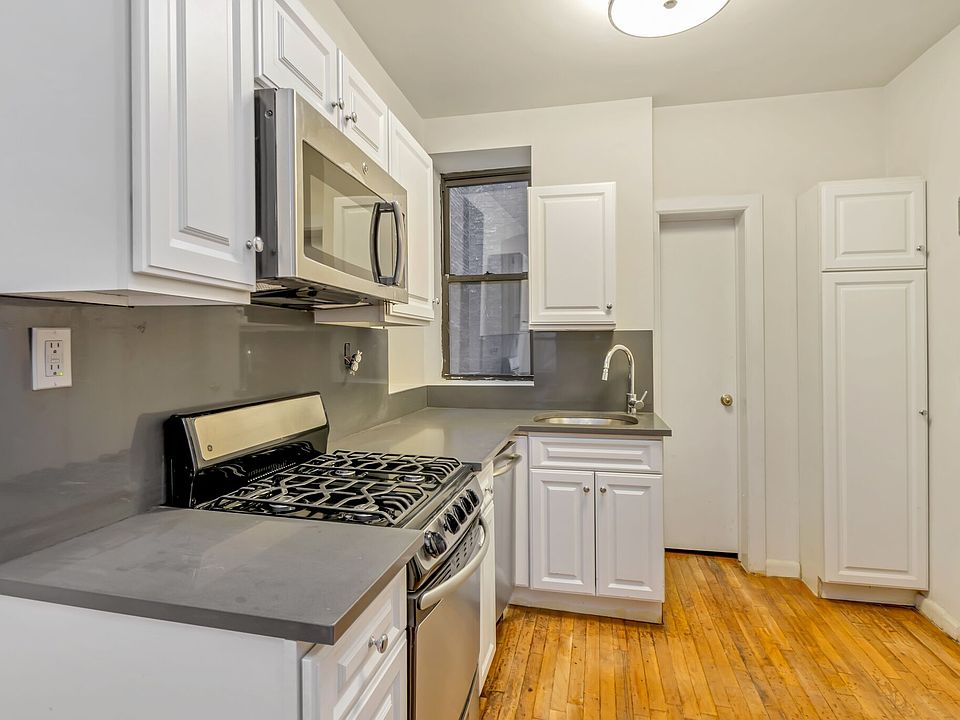 1st image of 358 W 45th St APT 1a
