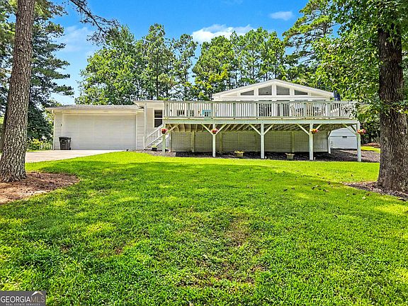 4th image of 935 Pine Cir