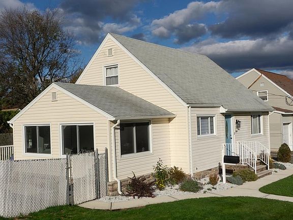 Corner property with a oversize rear yard
