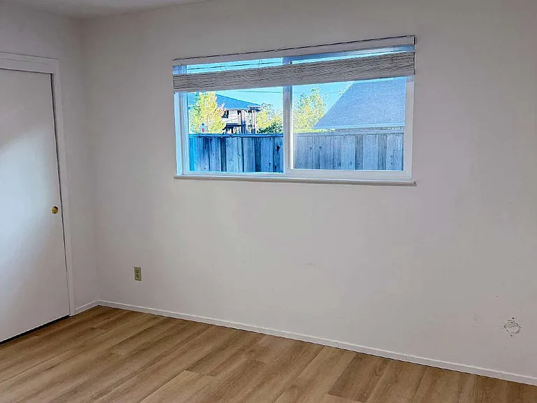 152 Andrieux St — Photo 9
