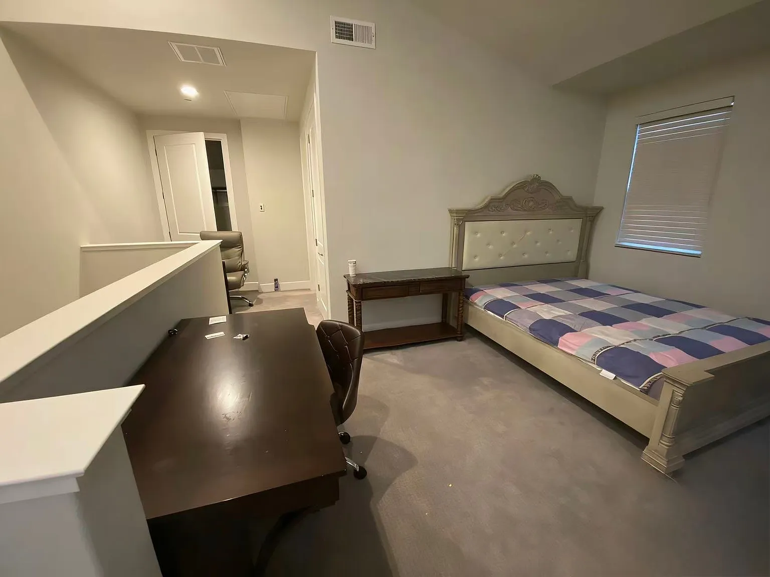 3 bed, 3.5 bath, 2023 sqft, $1,100 — Photo 2