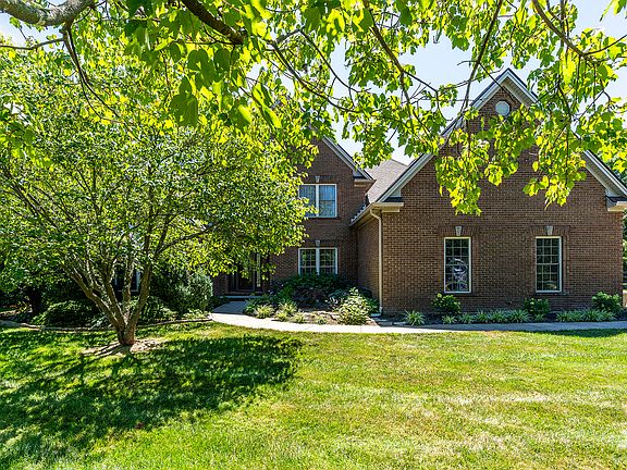 2nd image of 1005 Oak Hill Cir