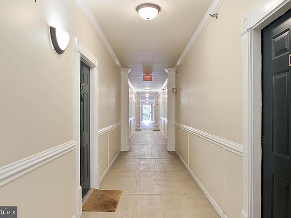 4th image of 4860 Eisenhower Ave Unit 393