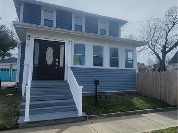 78 Stamford Ave, Providence, RI 02907