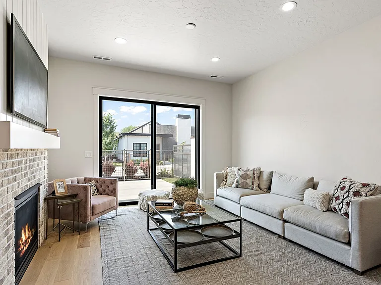 2460 W Iron Coop St #1 — Photo 4