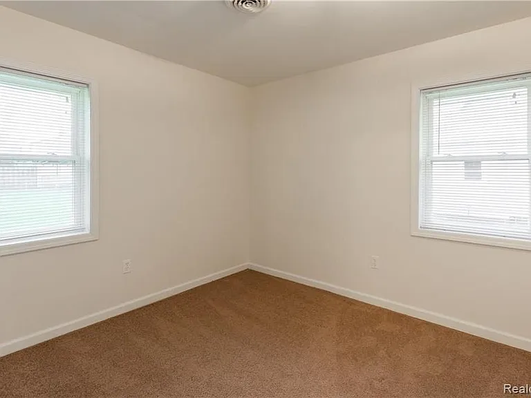 31733 Kathryn St — Photo 20