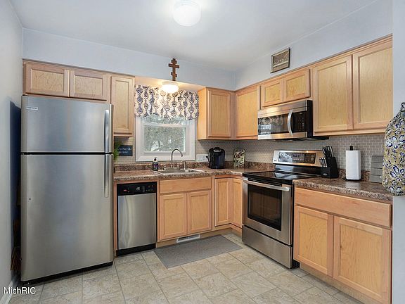4th image of 5262 Christie Ave SE