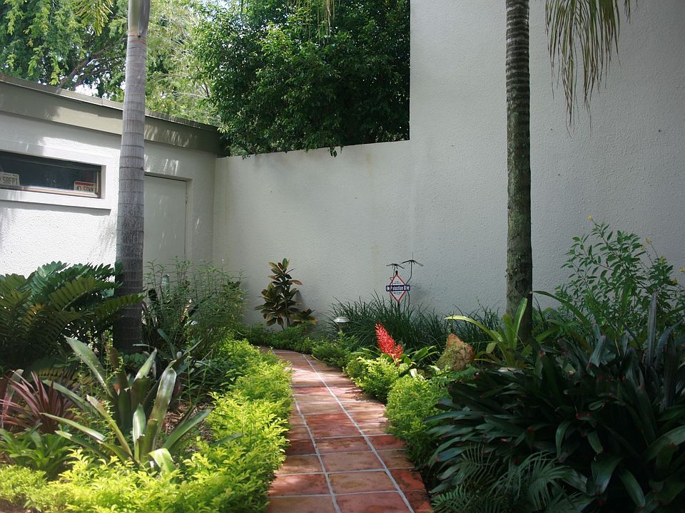 Private Front Courtyard & Garage Entry
