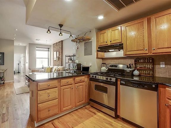4th image of 214 Park Ave APT 4R