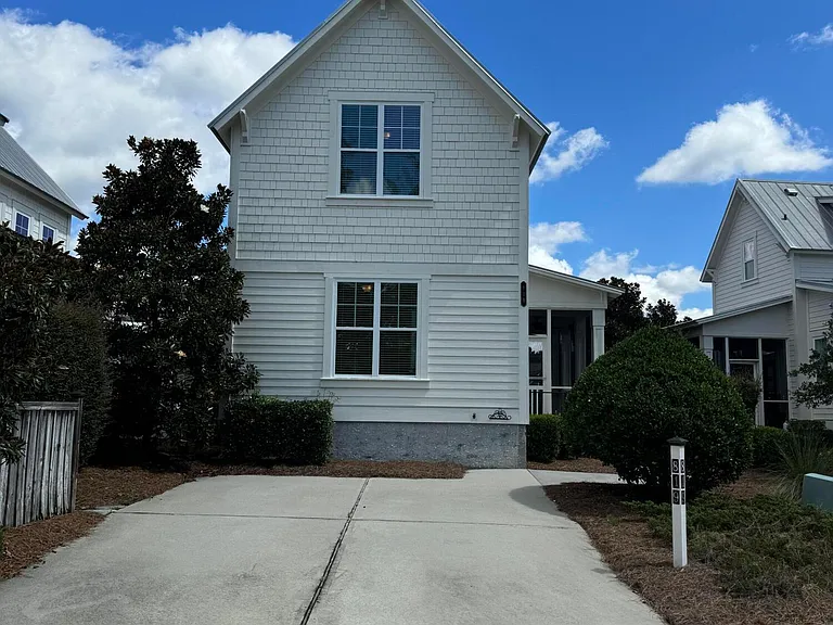 819 Meadowsweet Ln — Photo 3