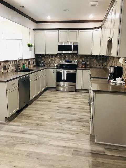 9000 Blue Hill Ct — Photo 3