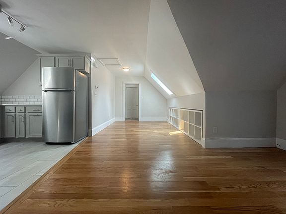2nd image of 121 Draper St Floor 3
