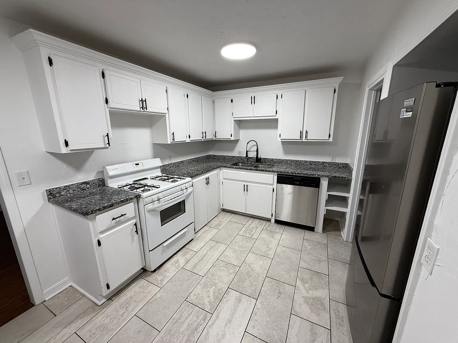 3 bed, 1254 sqft, $1,399 — Photo 3