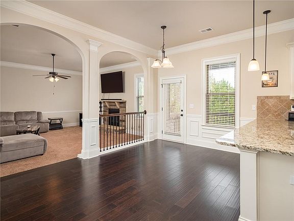 5th image of 405 Elham Ln