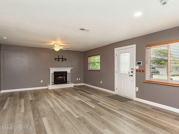 4th image of 4510 Gray Ave