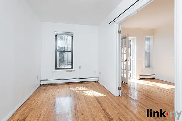 Rented by Link NY Realty | media 52